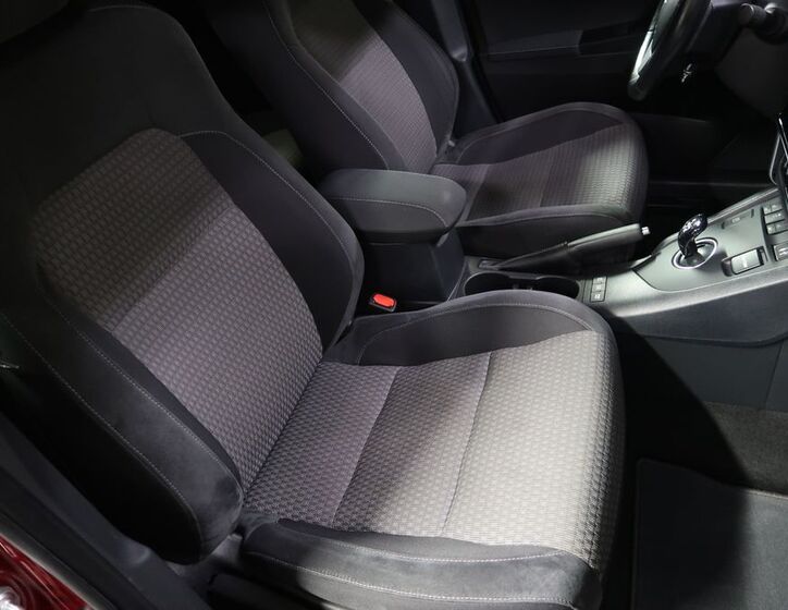 Toyota Auris 13
