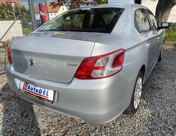 Peugeot 301 7