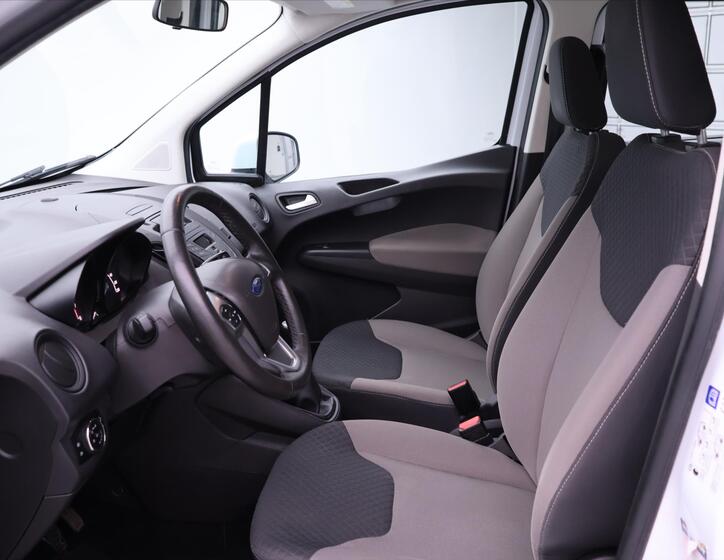 Ford Tourneo Courier 11