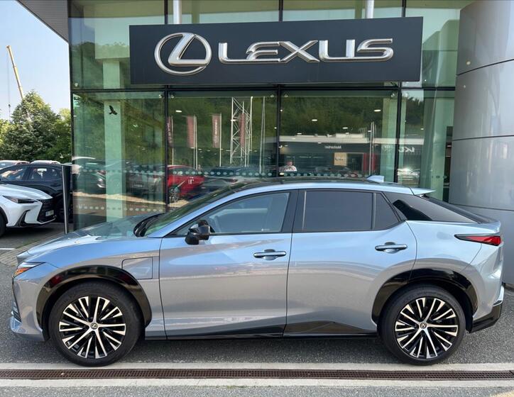 Lexus RZ 450e 3