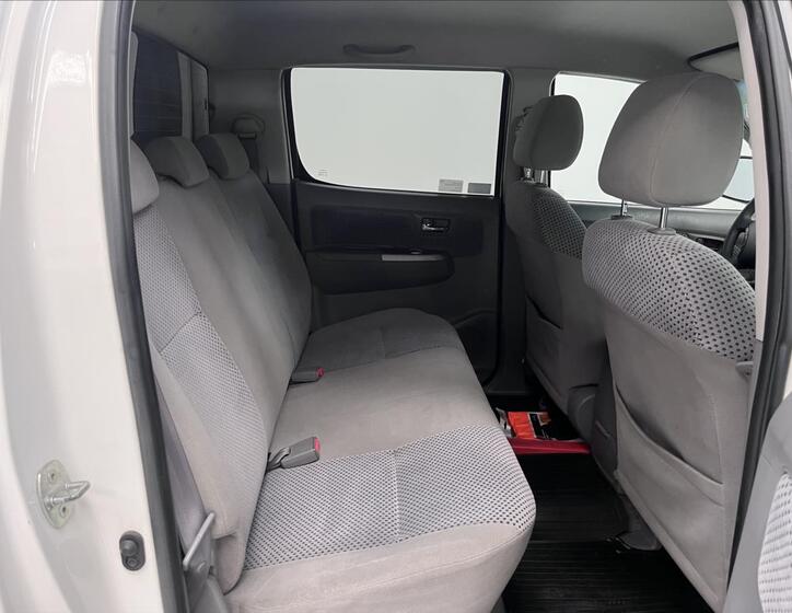 Toyota Hilux 13