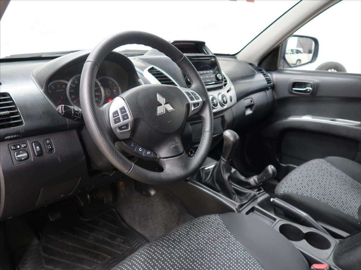 Mitsubishi L200