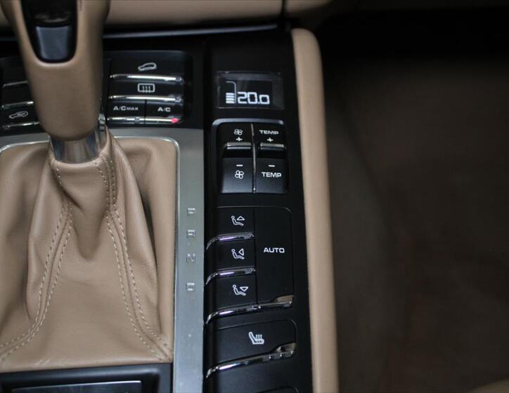 Porsche Macan 16