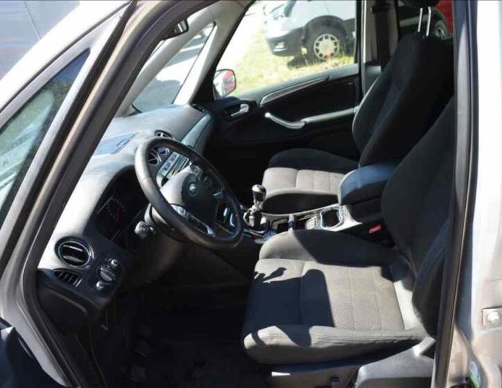 Ford Galaxy 14