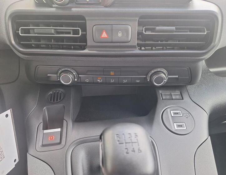 Peugeot Rifter 17