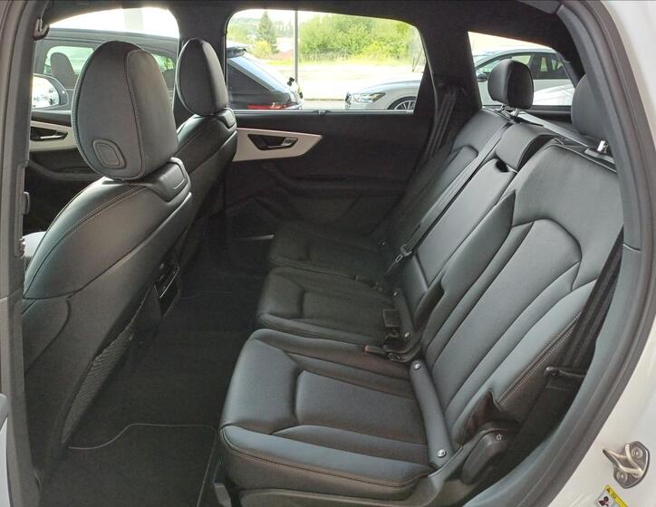 Audi Q7 10