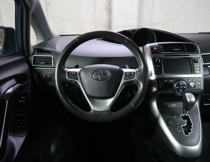 Toyota Verso 18
