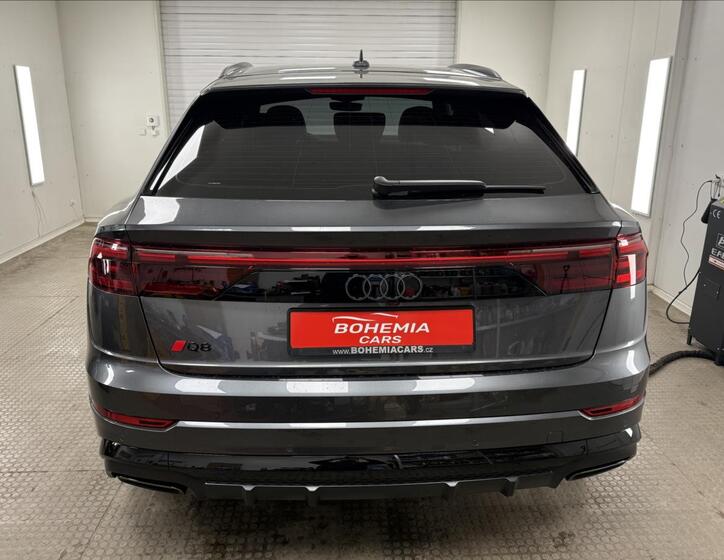 Audi Q8 5