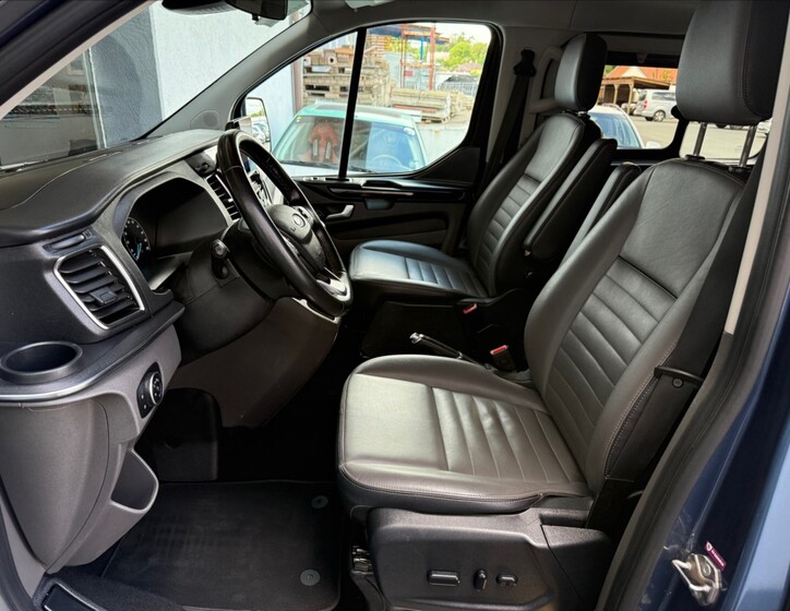 Ford Tourneo Custom 11