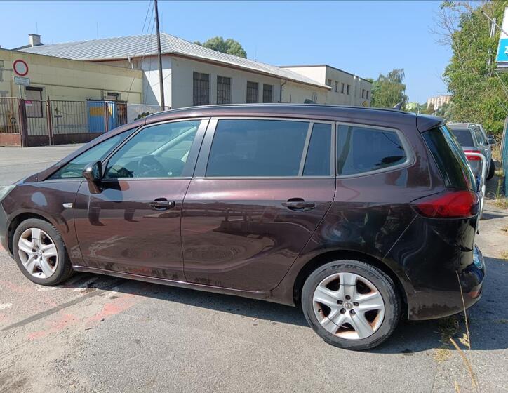 Opel Zafira 8