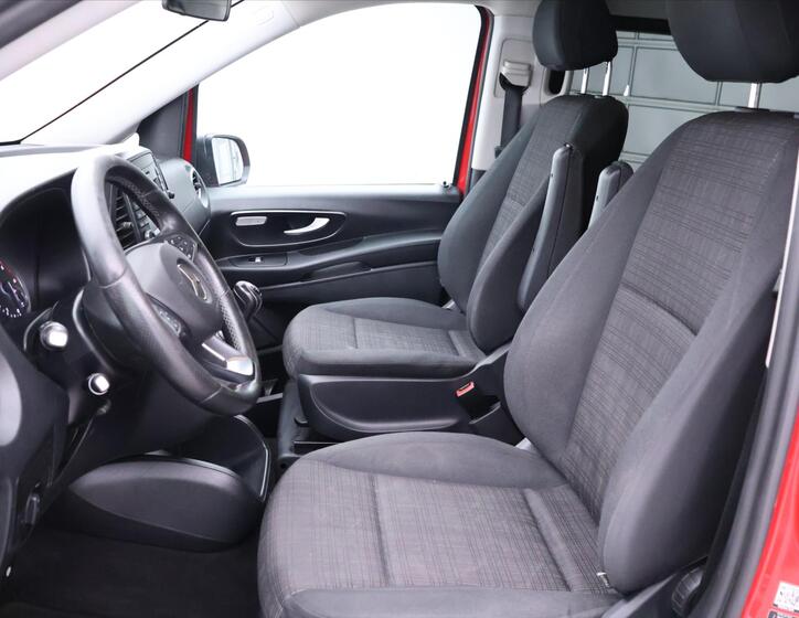 Mercedes-Benz Vito 12