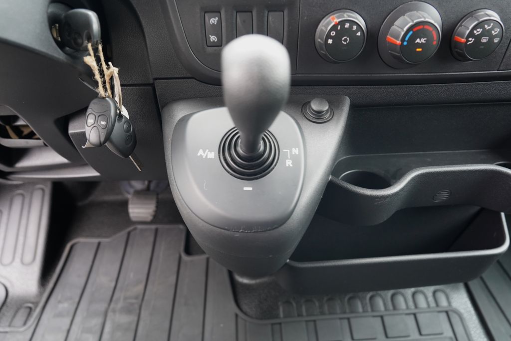 Nissan NV400