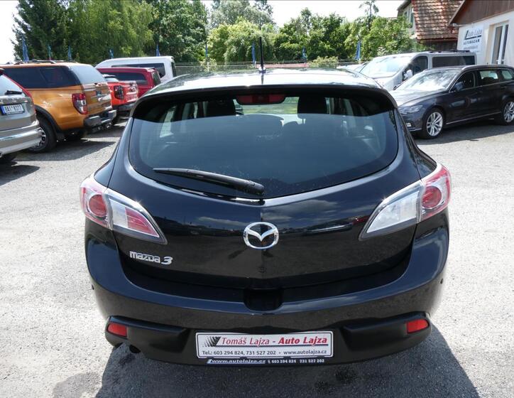 Mazda 3 8