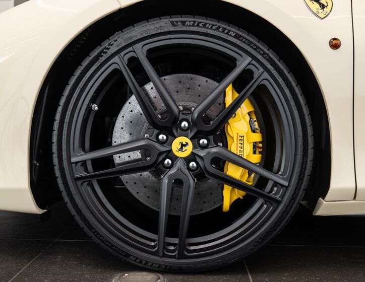 Ferrari 488 16
