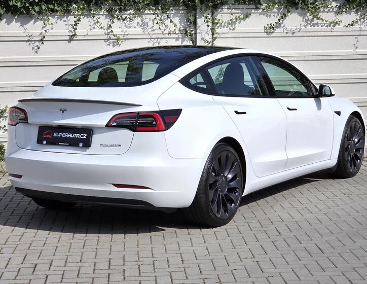Tesla Model 3 6