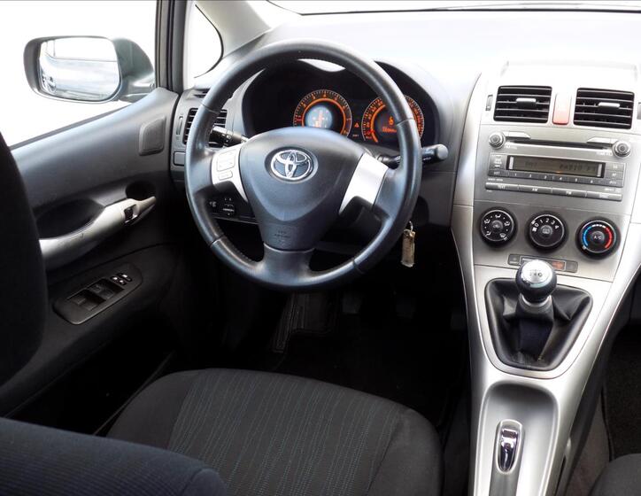 Toyota Auris 15