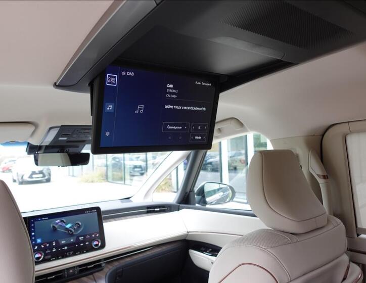 Lexus LM 350h 41