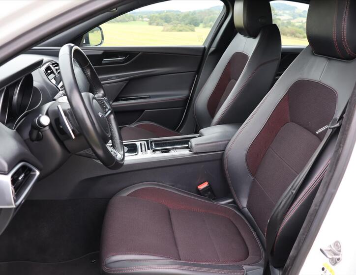 Jaguar XE 11
