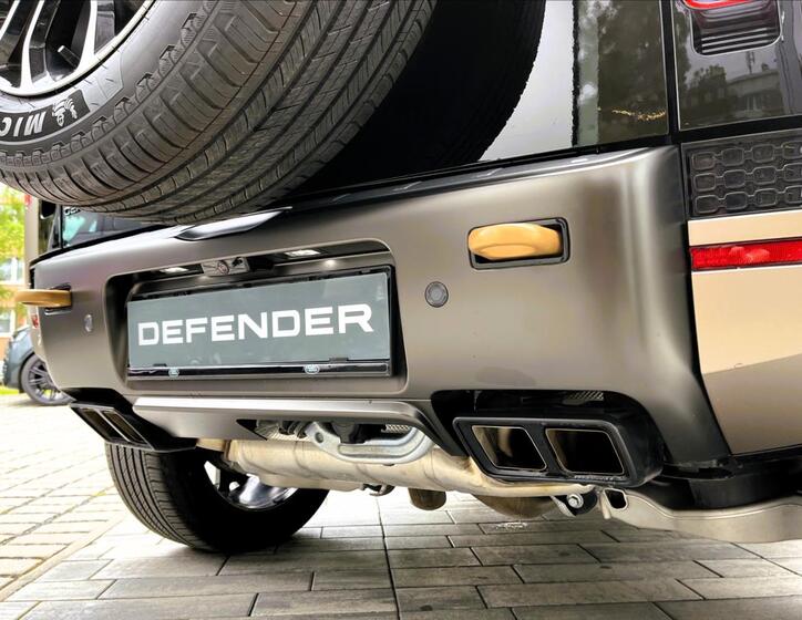 Land Rover Defender 7