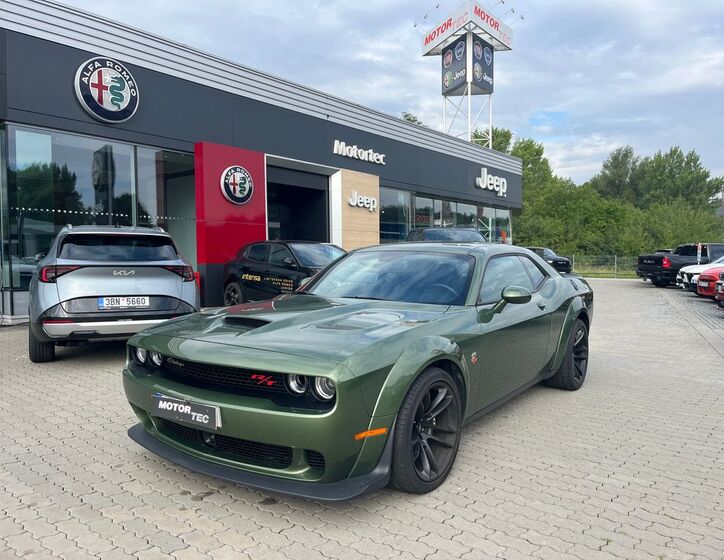 Dodge Challenger 1