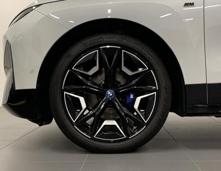BMW iX 4