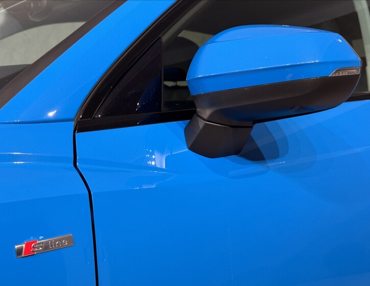 Audi Q3 8