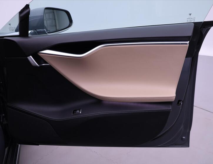 Tesla Model S 15
