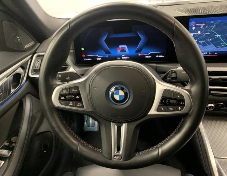 BMW i4 12