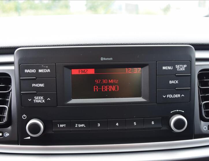 KIA Rio 38
