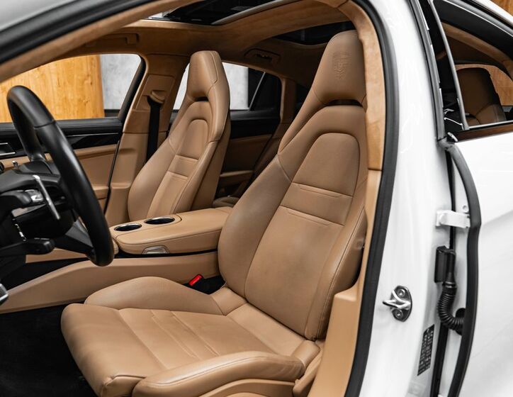 Porsche Panamera 26