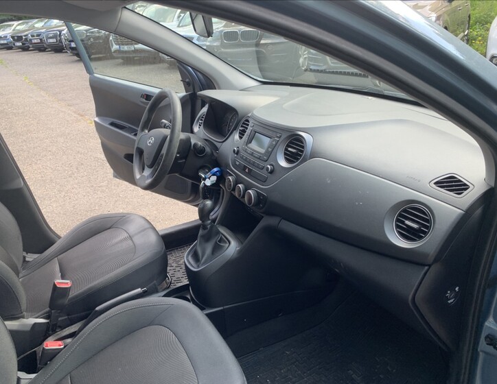 Hyundai i10 12