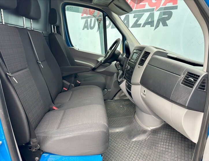 Mercedes-Benz Sprinter 11
