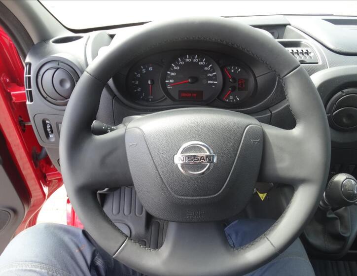 Nissan NV400 14