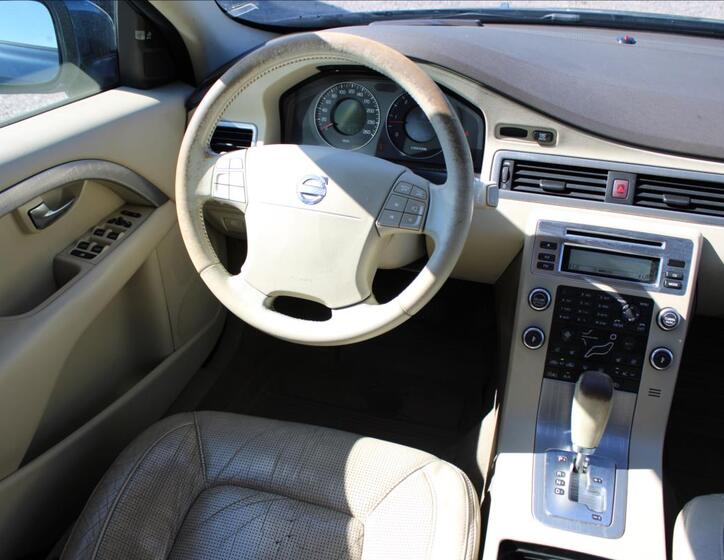 Volvo XC70 11