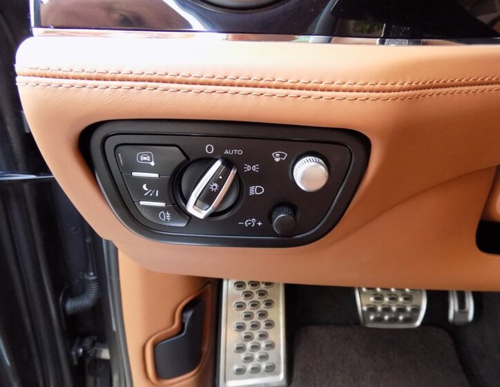 Bentley Bentayga 26