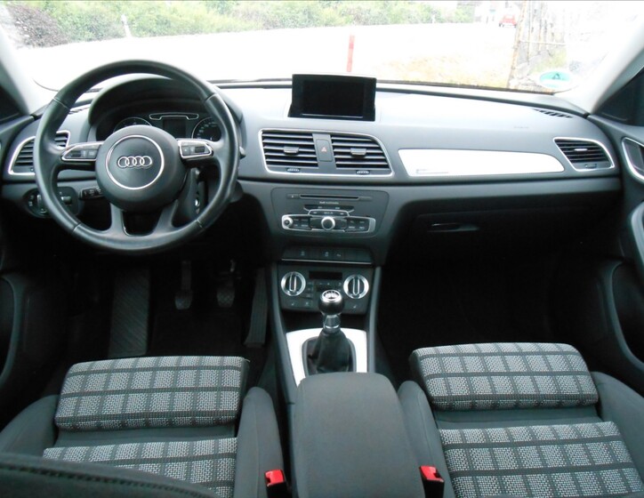 Audi Q3 6