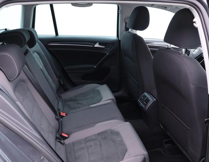 Volkswagen Golf 13