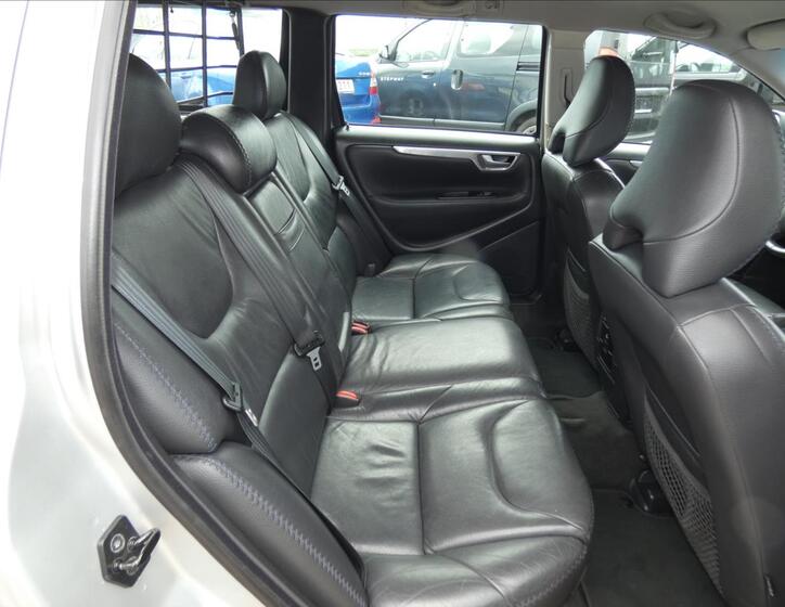 Volvo XC70 12