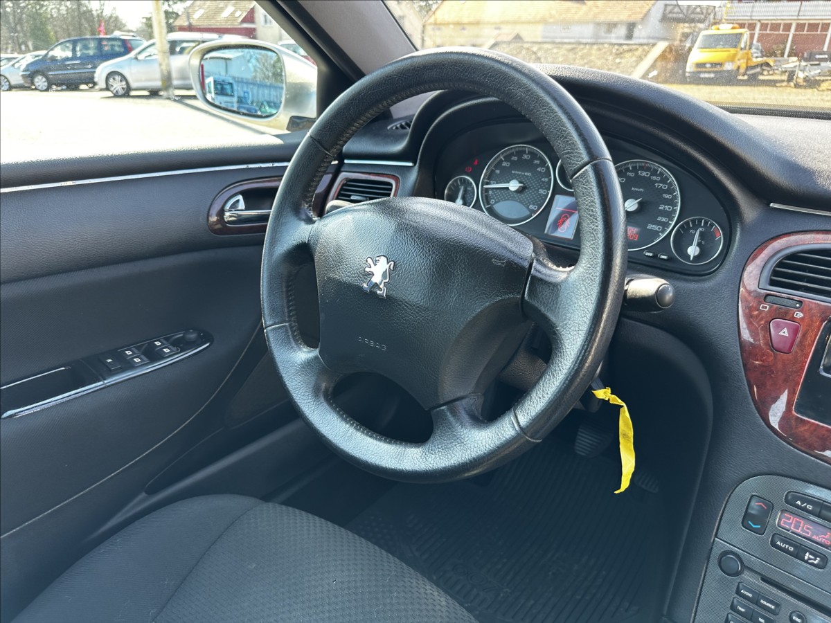 Peugeot 607