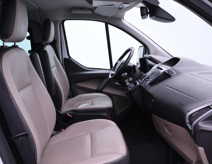 Ford Tourneo Custom 12