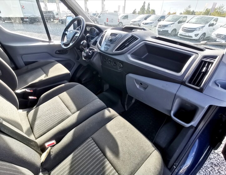 Ford Transit 8