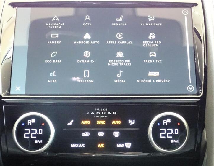 Jaguar E-Pace 14
