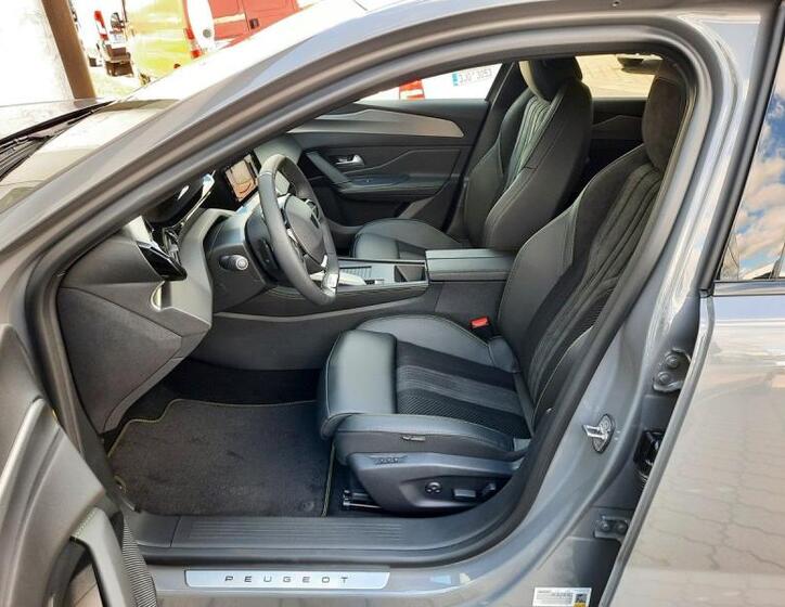 Peugeot 408 13