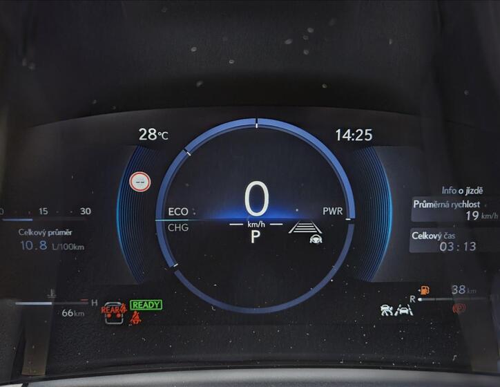 Lexus LM 350h 15