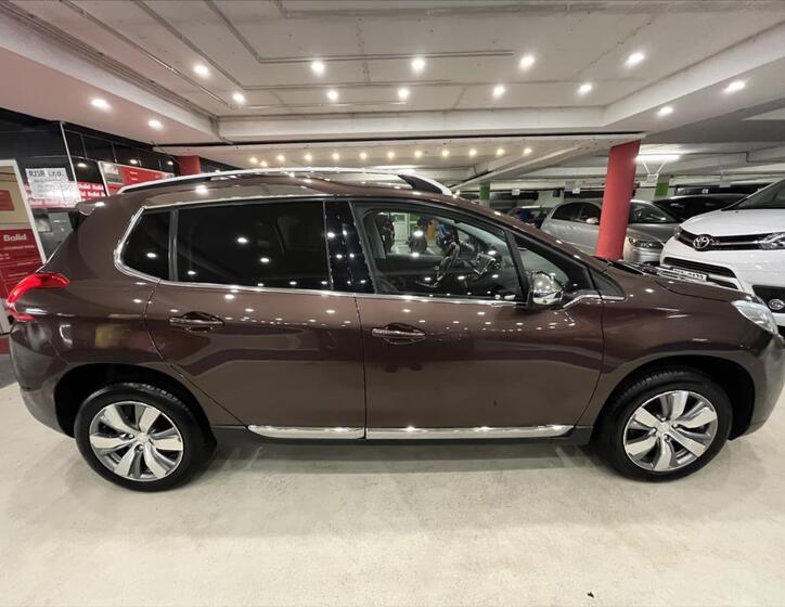 Peugeot 2008 6