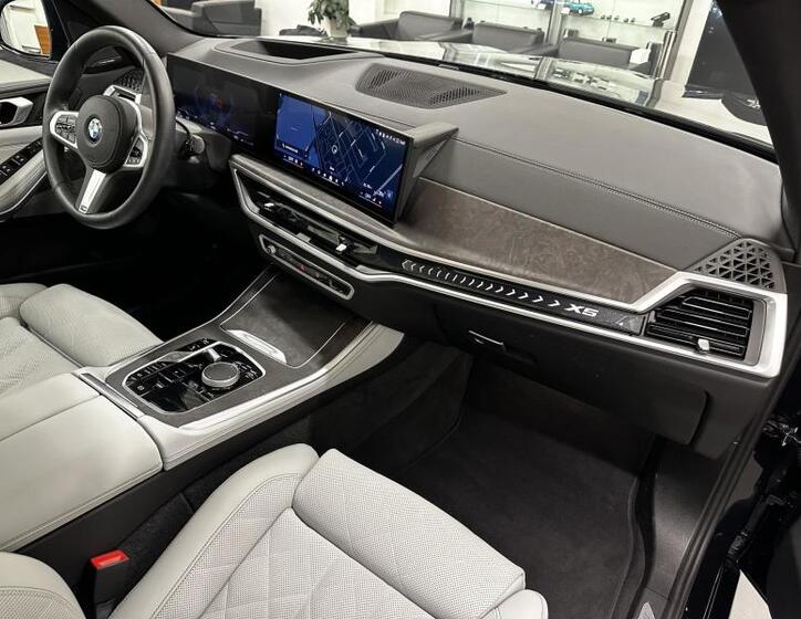 BMW X5 8