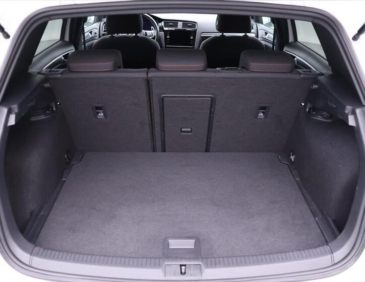 Volkswagen Golf 10