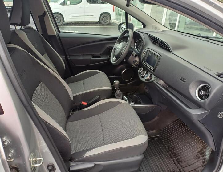 Toyota Yaris 16
