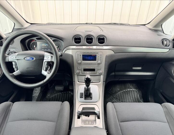 Ford Galaxy 29