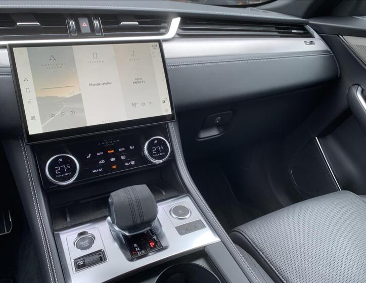 Jaguar F-Pace 15